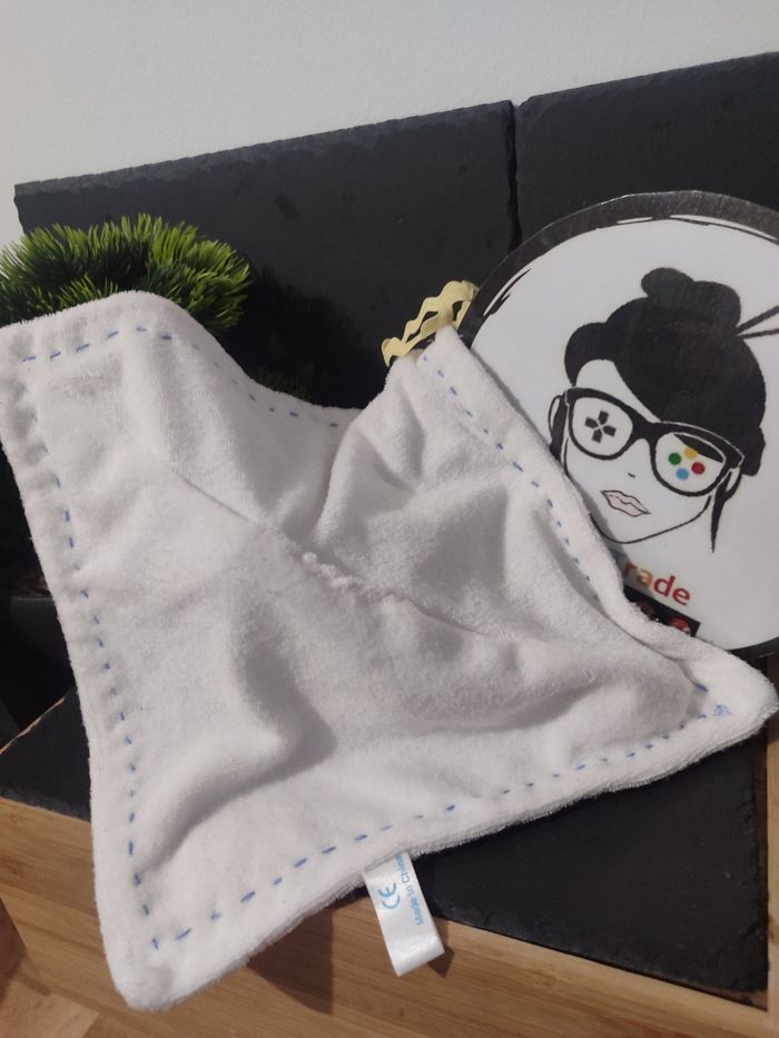 Doudou plat blanc lutin bonnet jaune gipsy bleu éponge ancien vintage Rouge 3602 - photo numéro 2