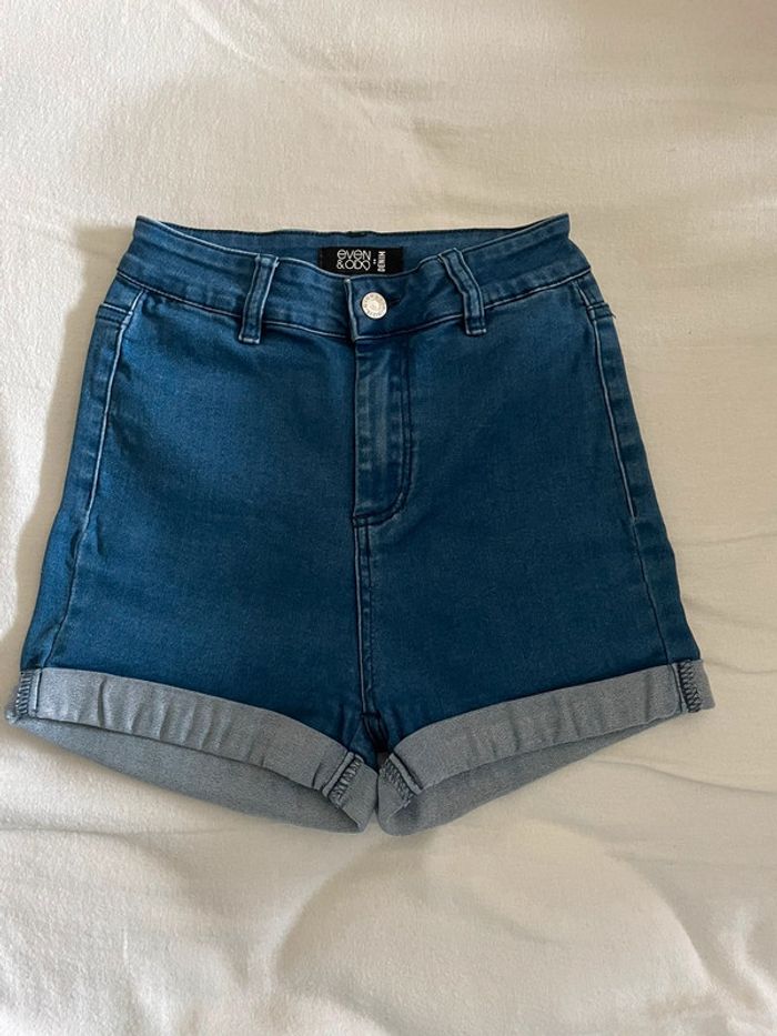 Short élastique bleu taille haute