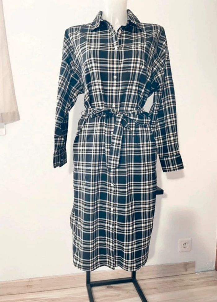 Jolie robe Tommy - photo numéro 2
