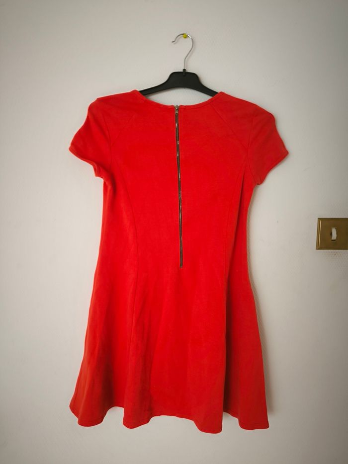 Robe rouge simple avec fermeture éclair à l'arrière taille 38 - photo numéro 4
