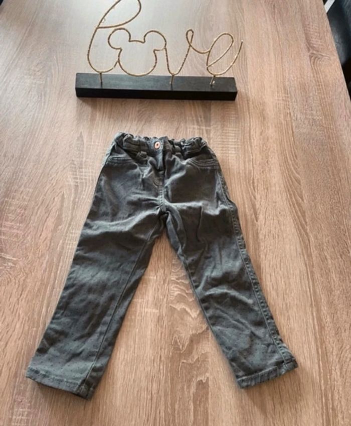 Très beau pantalon skinny gris 🥰 taille 24 mois kiabi