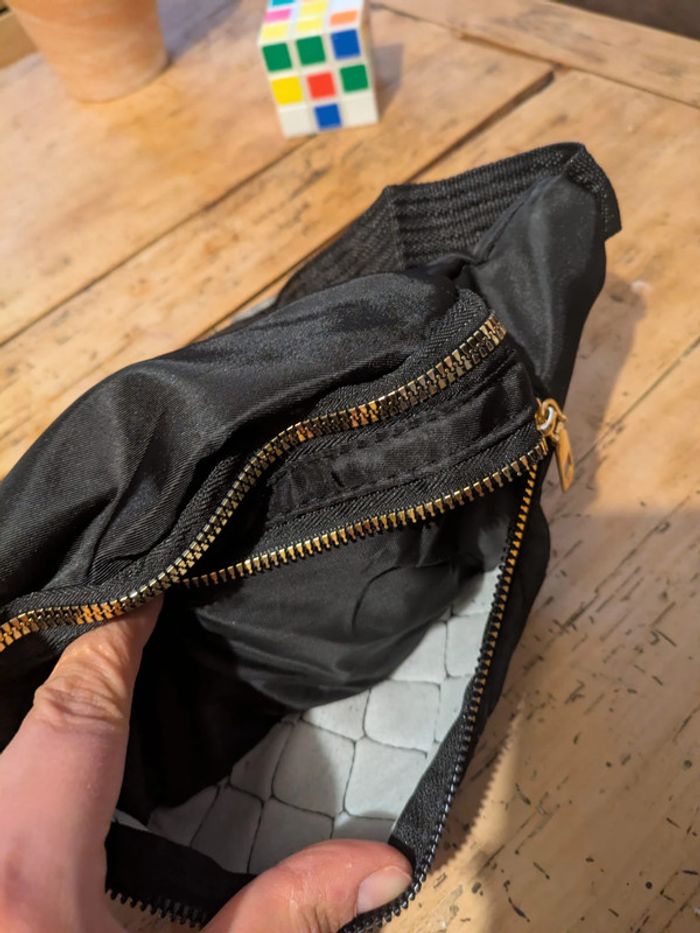 🖤 Banane Noire Matelassée – L’Accessoire Stylé et Pratique ! 🖤 - photo numéro 4