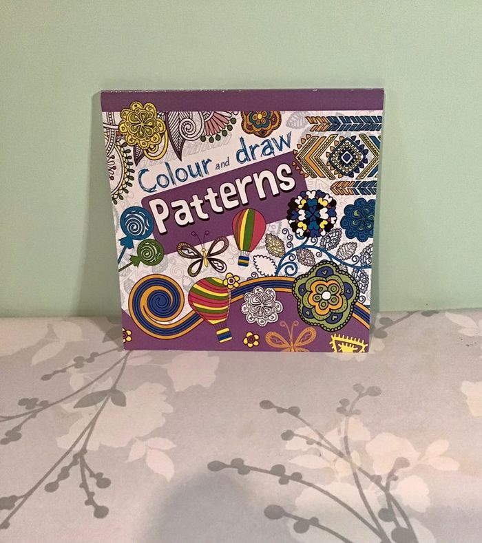 Livre coloriage Paterns complète et coloris les mandalas