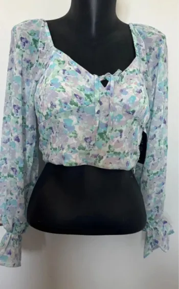 Blouse courte fleurie neuve