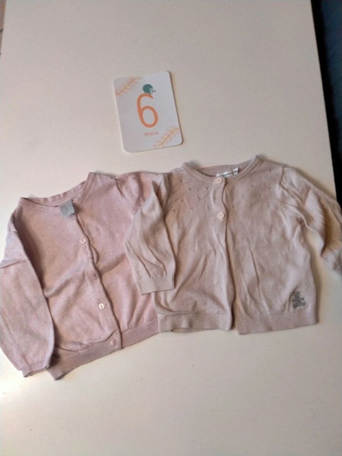 Lot de 2 gilets bébé fille Taille 6 mois - photo numéro 2