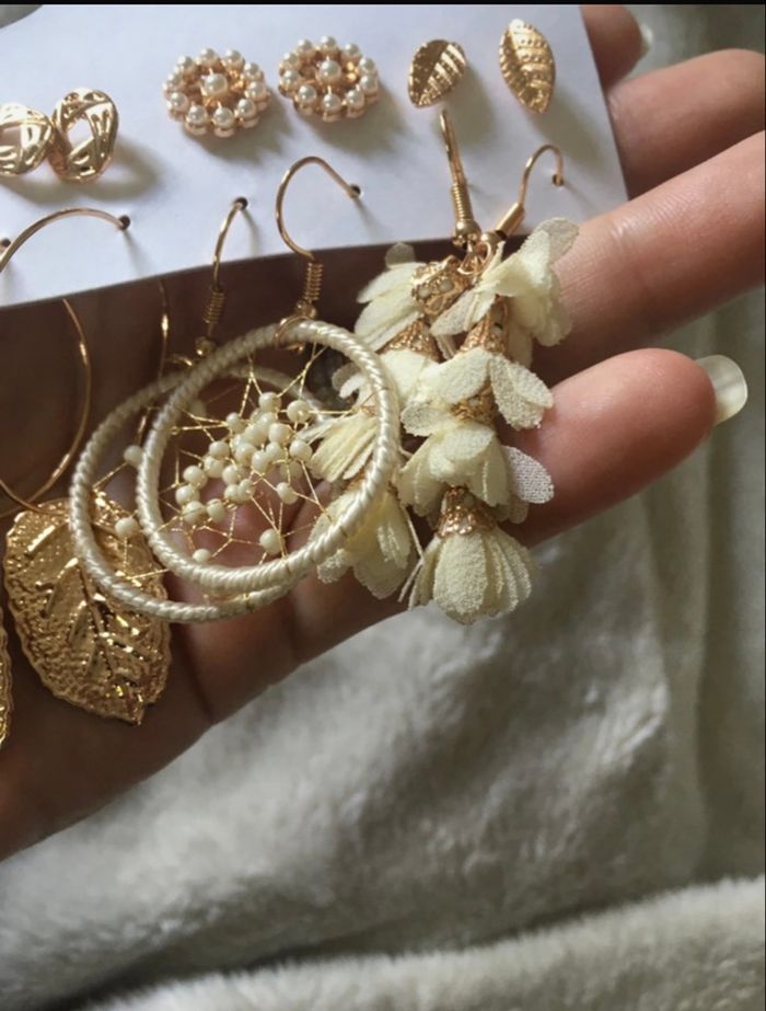 Lot de 6 boucles d’oreilles NEUVES pour femme couleurs doré et blanc - photo numéro 8