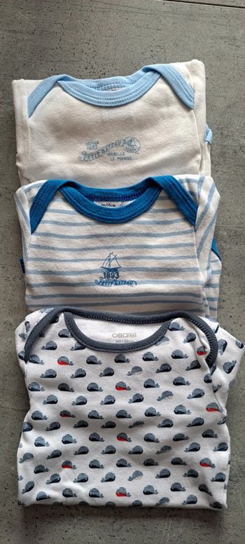 Lot de bodies Petit bateau et Obaïbi 3mois