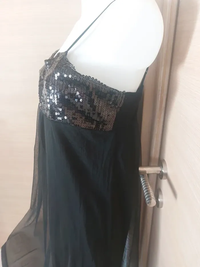 Superbe robe noire voile et sequin - photo numéro 2