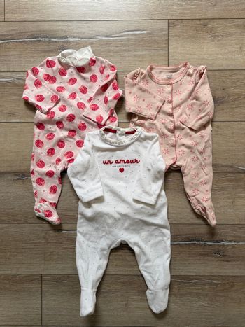Lot de 3 pyjamas ( 6 mois ) 