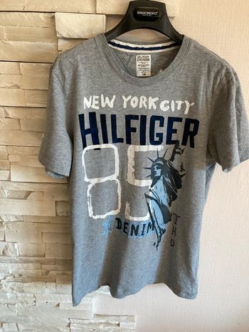 T-shirt hilfiger taille M