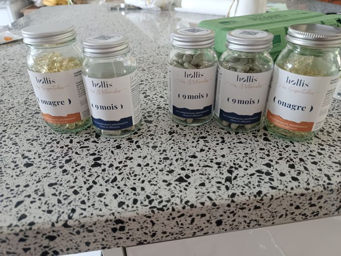 Complètement Hollis