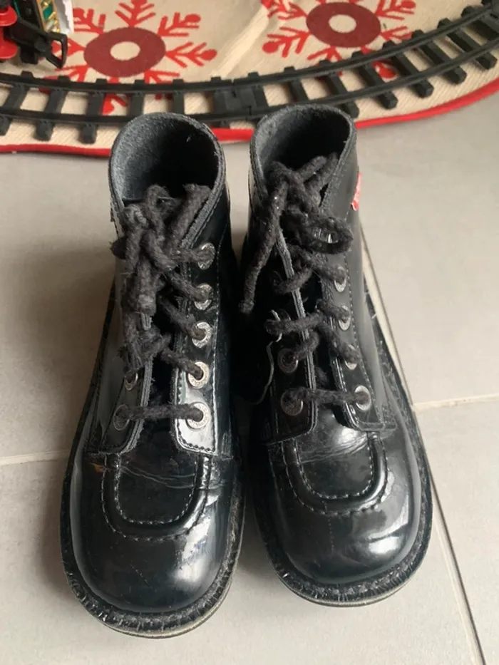 Bottines noires vernies Kickers - photo numéro 2