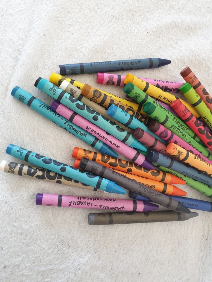 Lot d'une trentaine de crayons gras - photo numéro 2