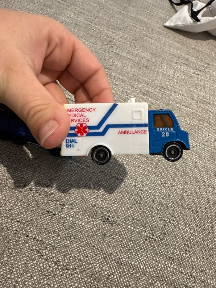 Lot trois petits véhicules - photo numéro 6