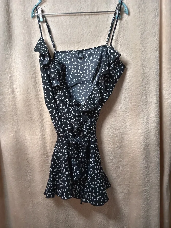 Robe a bretelles courte. Marque Shein (A334)