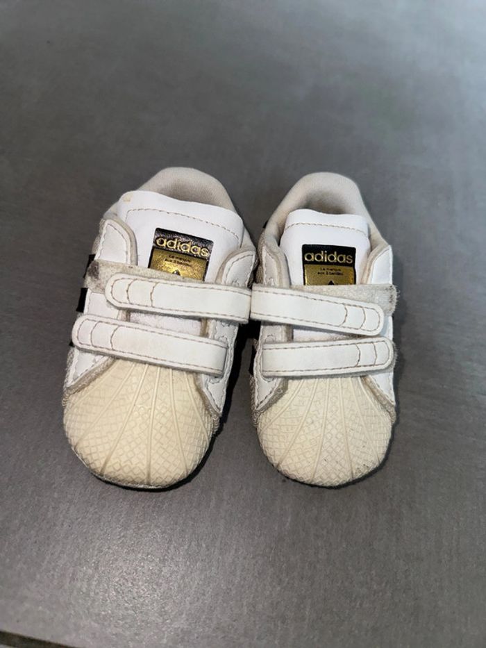 Chaussure bébé adidas superstar t17