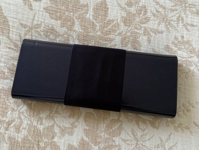 Très jolie pochette Estée Lauder avec cristaux Swarovski - photo numéro 2