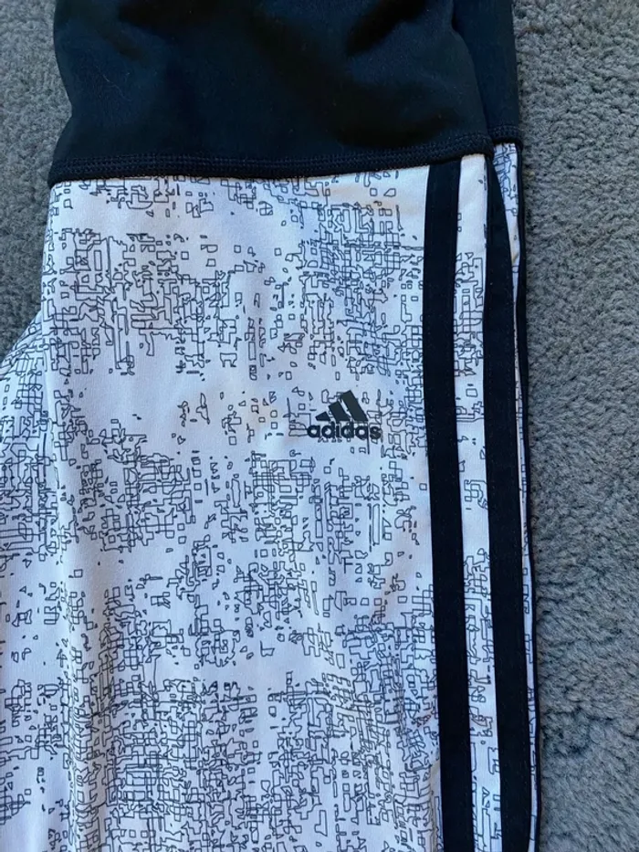 Legging Adidas imprimé graphique – Taille XS – Rare & stylé - photo numéro 3