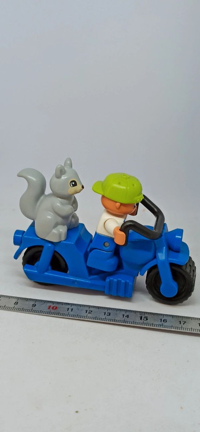 Moto avec enfant et écureuil lego duplo - photo numéro 2