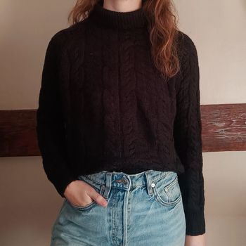 Pull court noir torsades