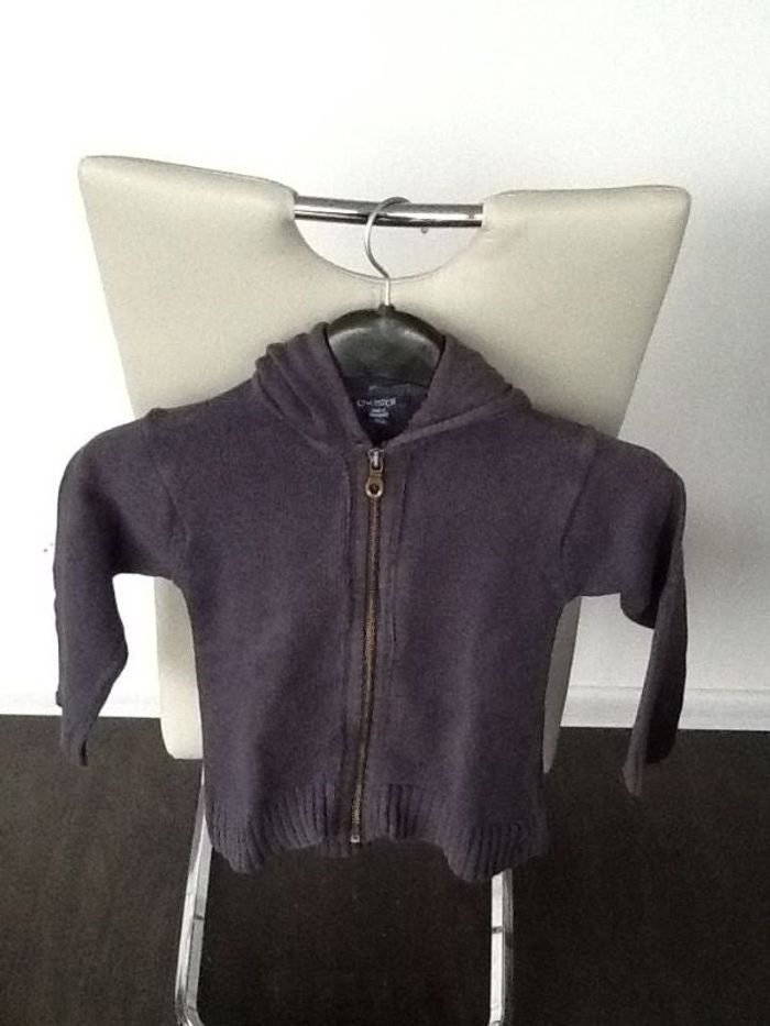 Gilet à capuche bleu marine