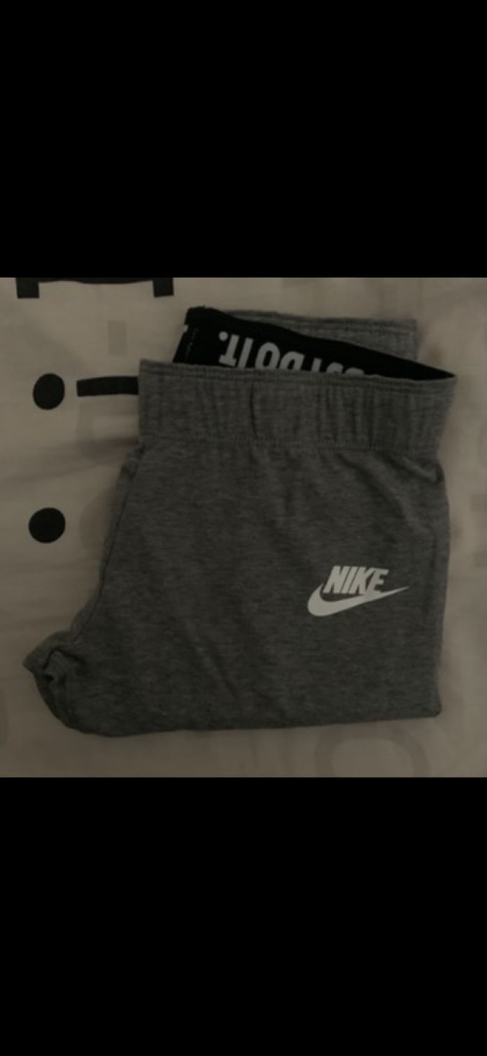Legging gris marque nike just do it 128/137cm -8/10ans - photo numéro 2