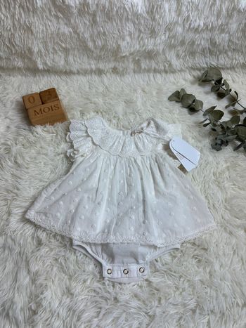 Robe plumetis blanche Louise Misha taille 3 mois