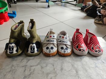 Lot trois paires chaussures mickey