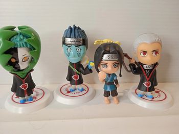 4 mini figurines  naruto
