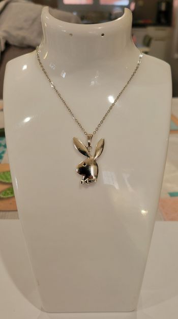 collier lapin playboy argenté