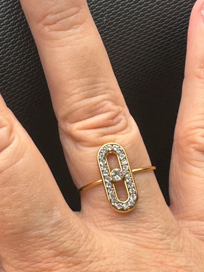 Bague réglable acier inoxydable or épingle fermée zircons blancs