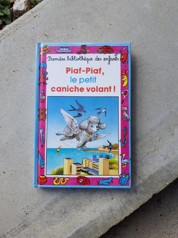 Piaf piaf le petit caniche volant