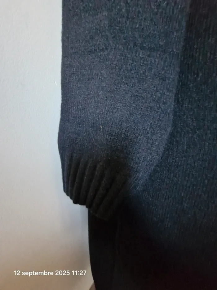 Robe pull oversize noire – col montant, boutons dorés, bas & poignets côtelés – T 42/46 - photo numéro 5