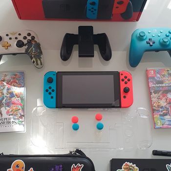 Switch complète + 2 jeux + 2 manettes