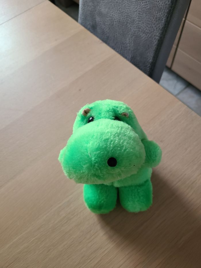 Peluche hippopotame vert fluo - photo numéro 3