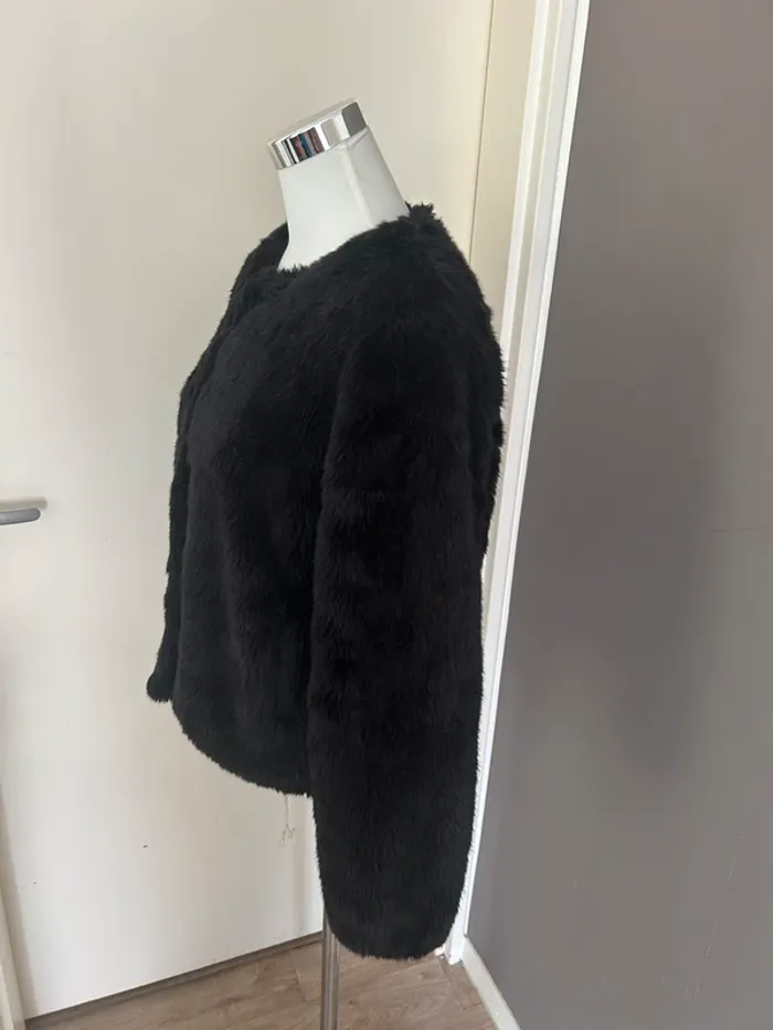 Sezane veste, manteau, fausse fourrure noire,Lilo femme, taille 40 - photo numéro 3