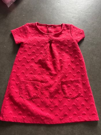 Robe rouge avec cœur 