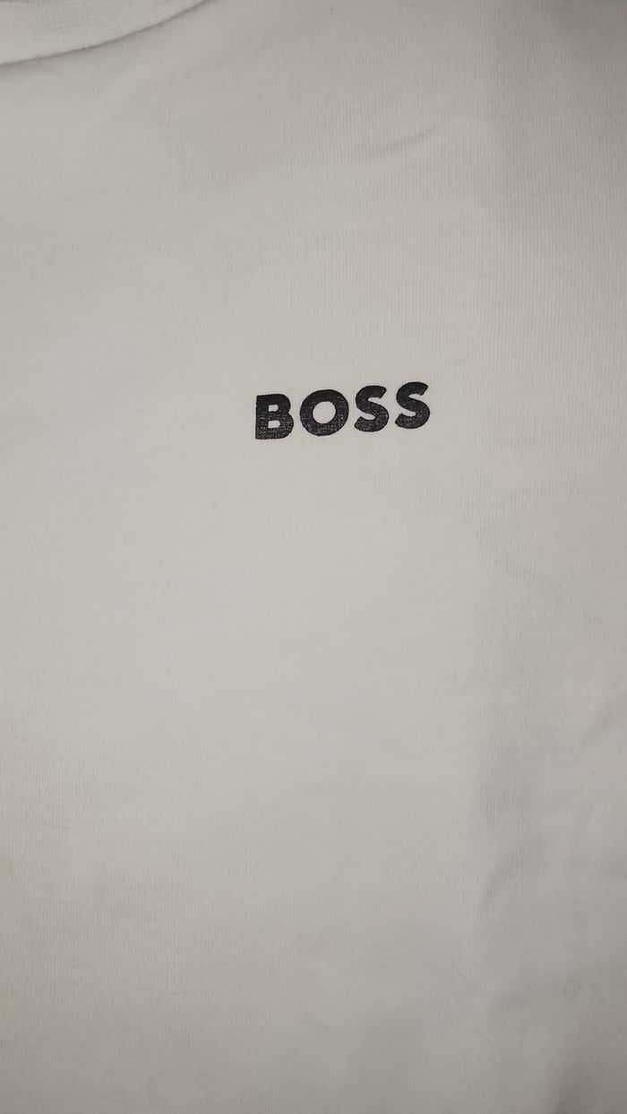 Tee shirt manches courtes boss blanc taile 4 ans - photo numéro 3