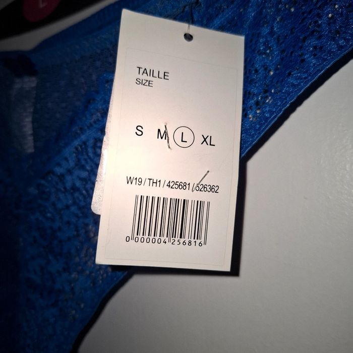 String dentelle bleu taille L - photo numéro 3