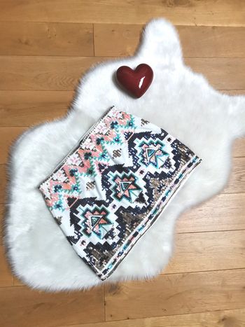 Magnifique jupe courte en sequins imprimé