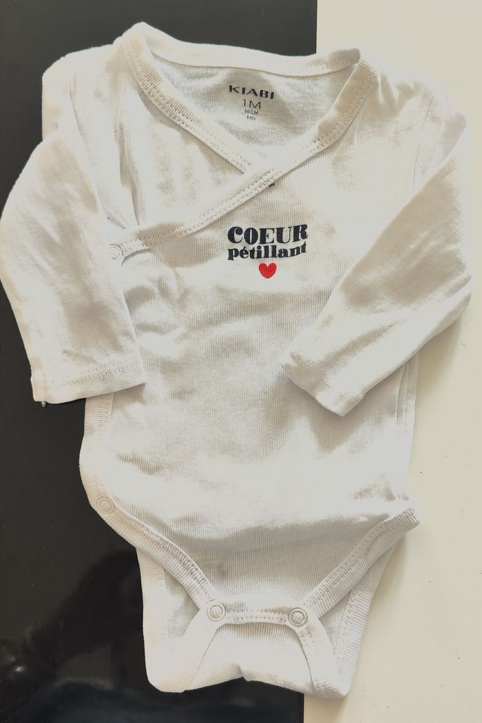 3 bodies taille 1 mois - photo numéro 3