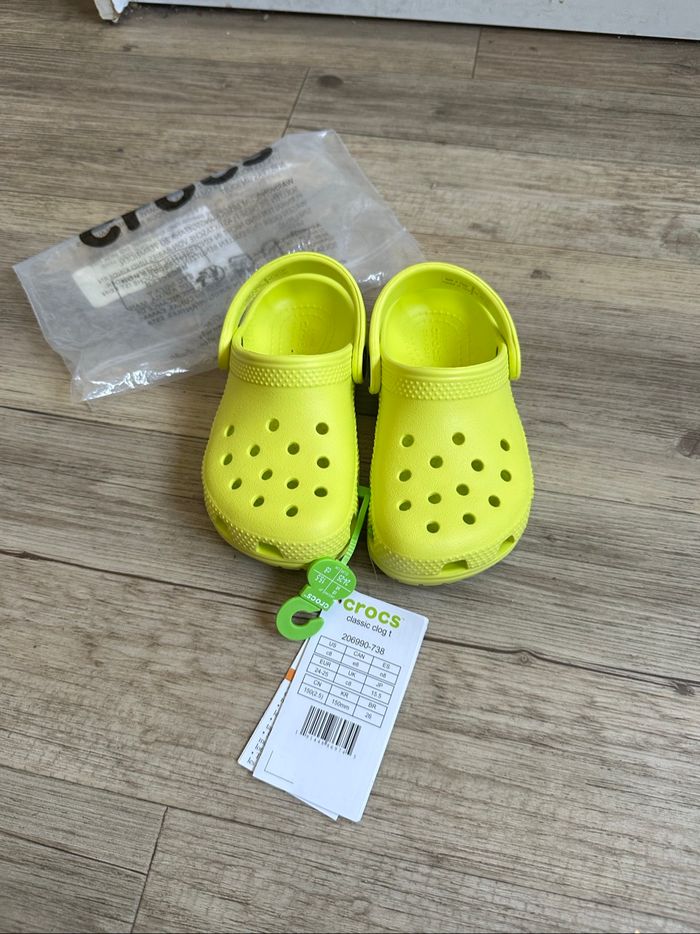 Crocs neuf citrus agrumes jaune C8  taille 24/25 - photo numéro 3
