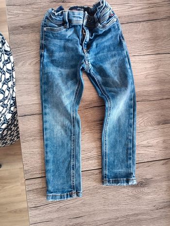 3 jeans garçon 3 ans usagés en bas voir photo