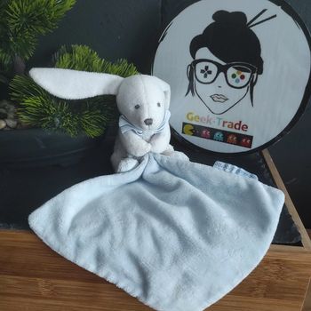 Doudou et compagnie Lapin Mouchoir Blanc Bleu Noeud Papillon Dc3338 Boîte Fleur #geektradedoudou