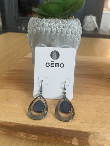 Boucles d’oreilles bleues neuves