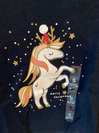 T shirt fin manche longue fille de marque kiabi et de taille 5 ans 