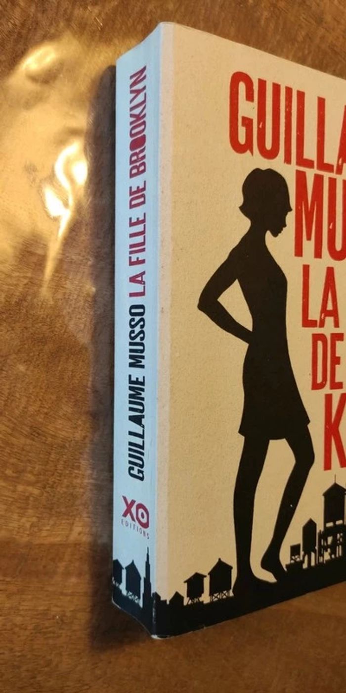 Livre grand format "La fille de Brooklyn" de Guillaume Musso - photo numéro 3