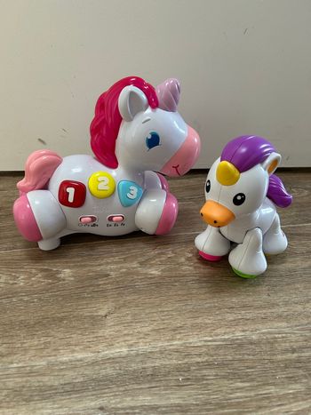 Lot deux jouets d’éveil licorne