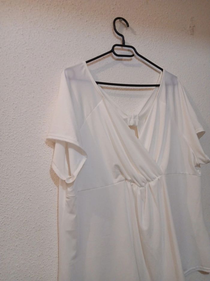 Blouse blanche legere /joli dos taille 54/56 - photo numéro 2