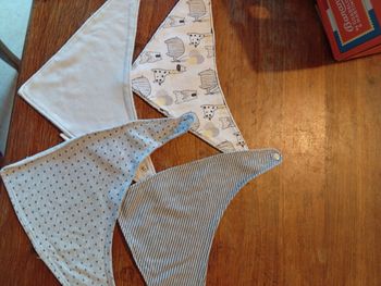 Lot 4 bavoirs bandanas anti bavouille